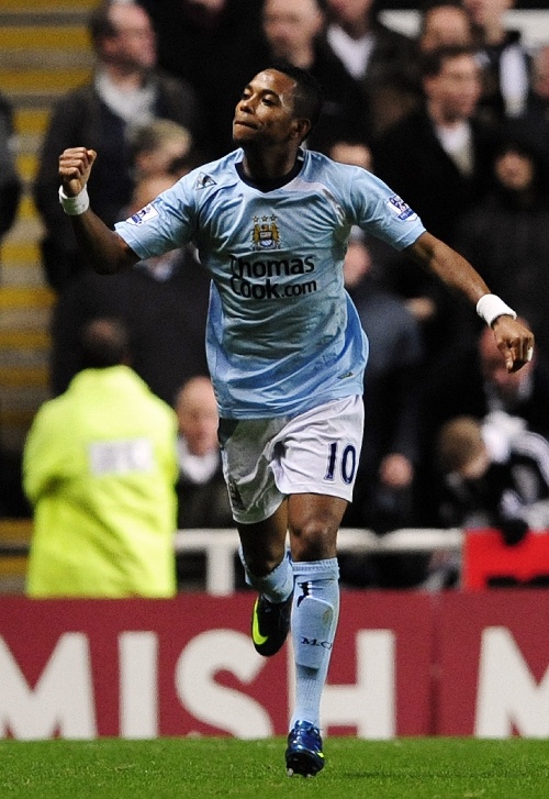 欧冠2-1逆转！巴萨天降神兵：后卫3分钟梅开二度创历史，逼近前八