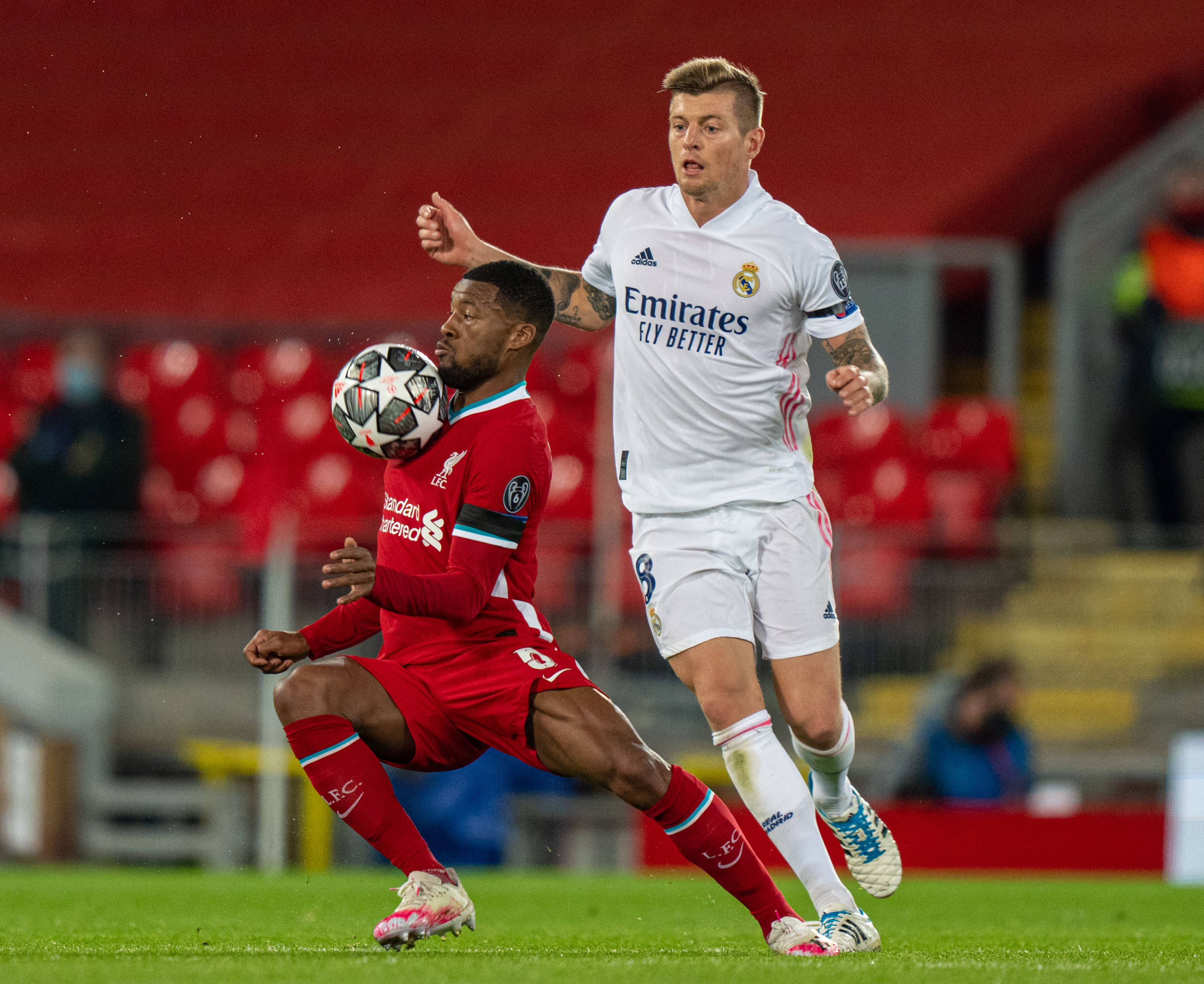 吉尔摩社媒晒照：手术成功，康复之路开始