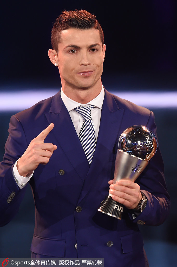 世体：梅西在进入诺坎普前没联系巴萨的任何人请求许可