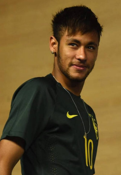 詹姆斯关键得分助湖人取胜