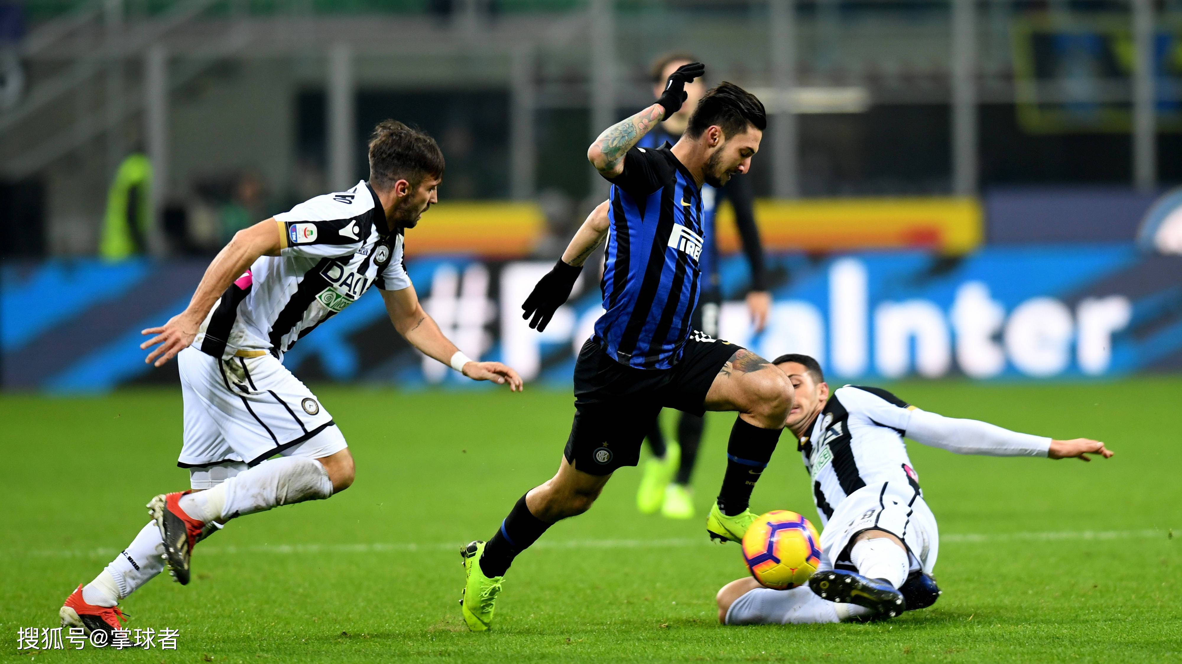 中超：山东泰山主场2-0完胜青岛队